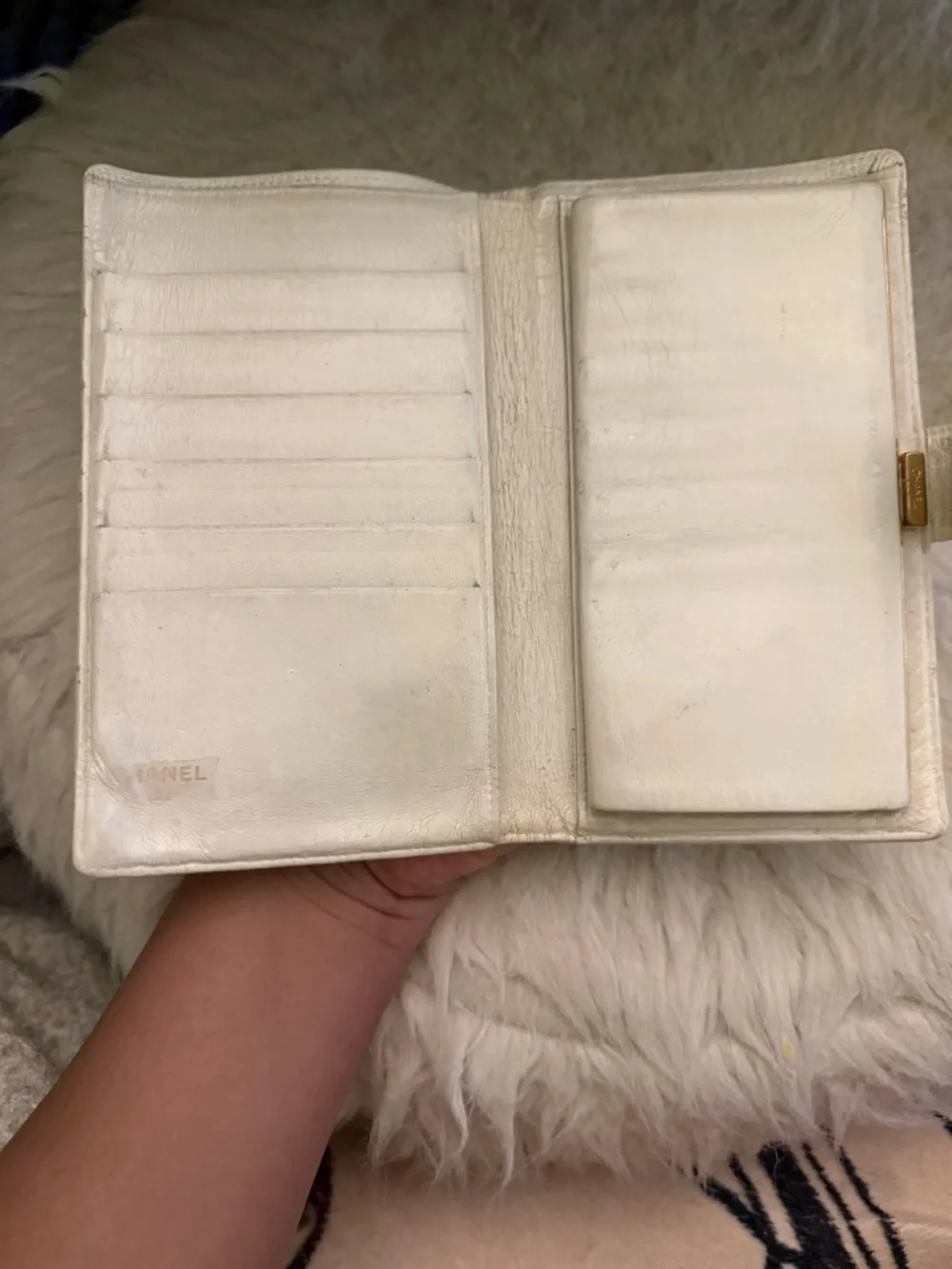 Authentic Vintage Chanel White Wallet - Picture 12 of 16